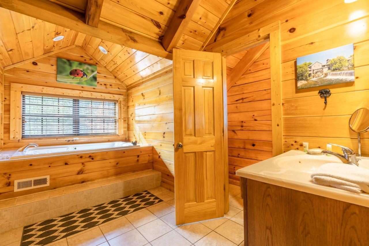 Comfort Cabin Bearway To Heaven W Private Hot Tub Pigeon Forge Extérieur photo